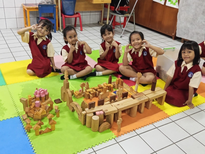 KREATIF dengan Balok-balok Kayu